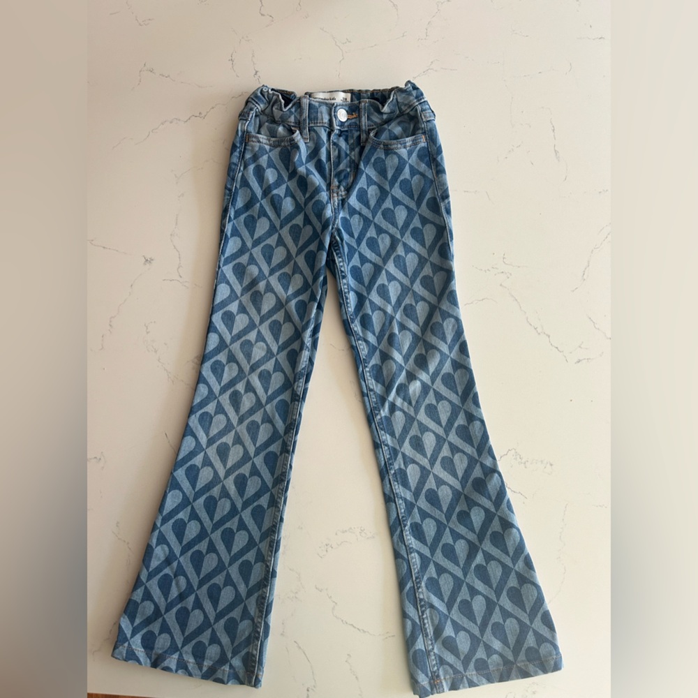 ABERCROMBIE KIDS size 7/8 long high rise flare heart checkered jeans.